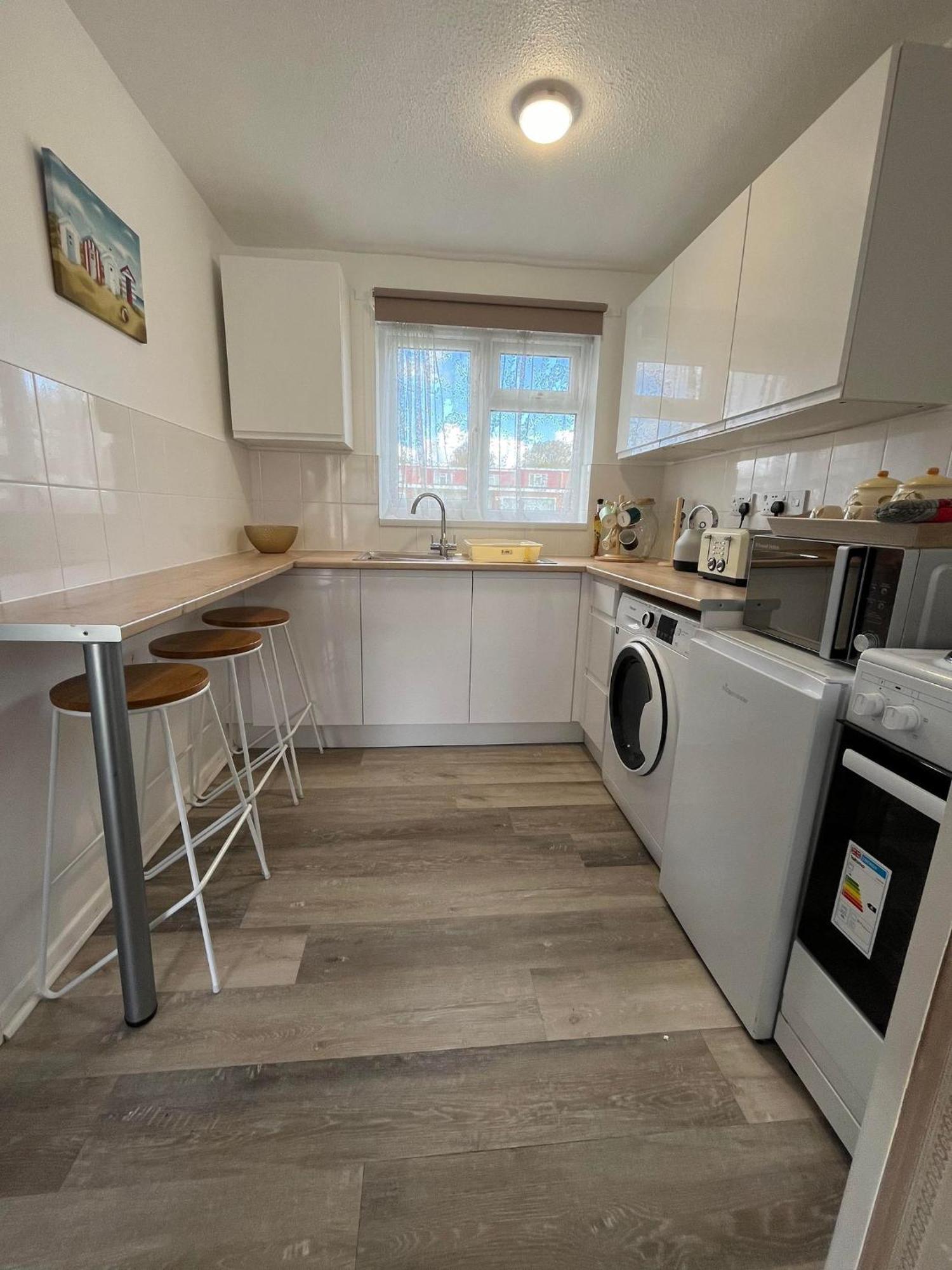 Bermuda Haven 124, Hemsby - Two Storey, Three Bed Chalet, Sleeps 7, Bed Linen And Towels Included, Onsite Entertainment On A Pet Free Site *